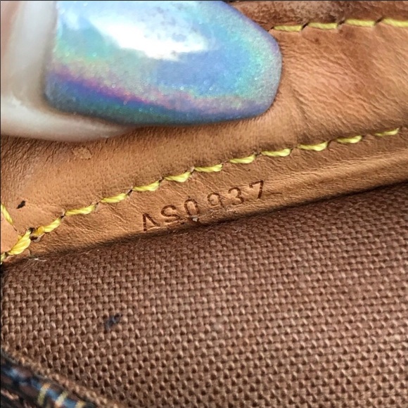 🚫SOLD🚫💯🔥Auth. Louis Vuitton Columbine Bag🔥💯 - Picture 4 of 8